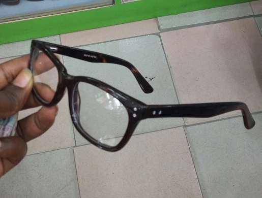 Cadres pour lunettes optique médical , Douala -  Cameroun